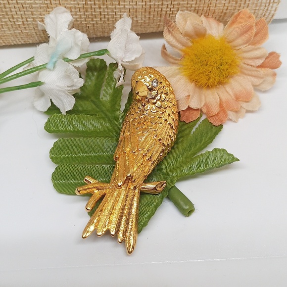 Jewelry - Vintage Bird brooch